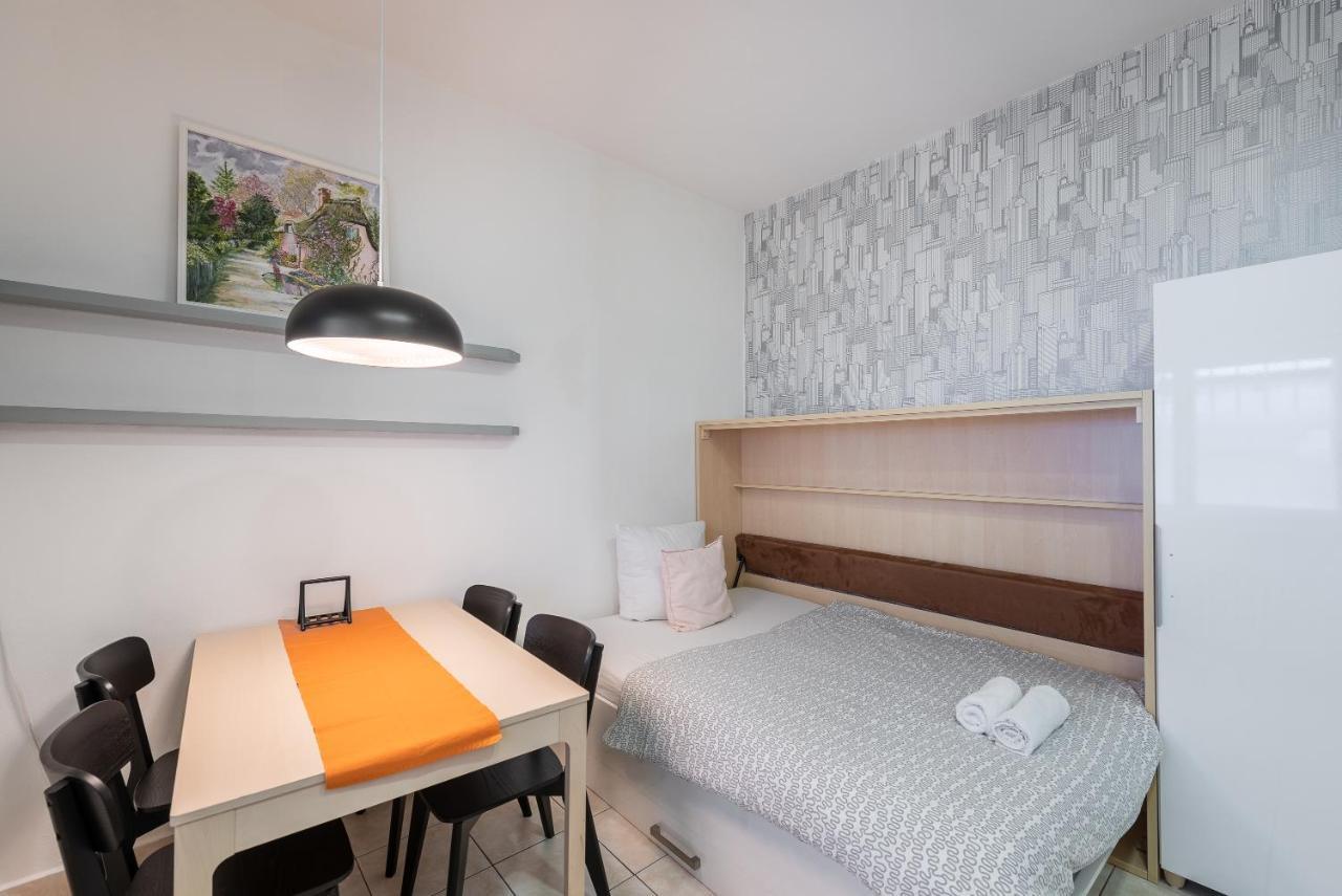 Lotus Apartment Praag Buitenkant foto
