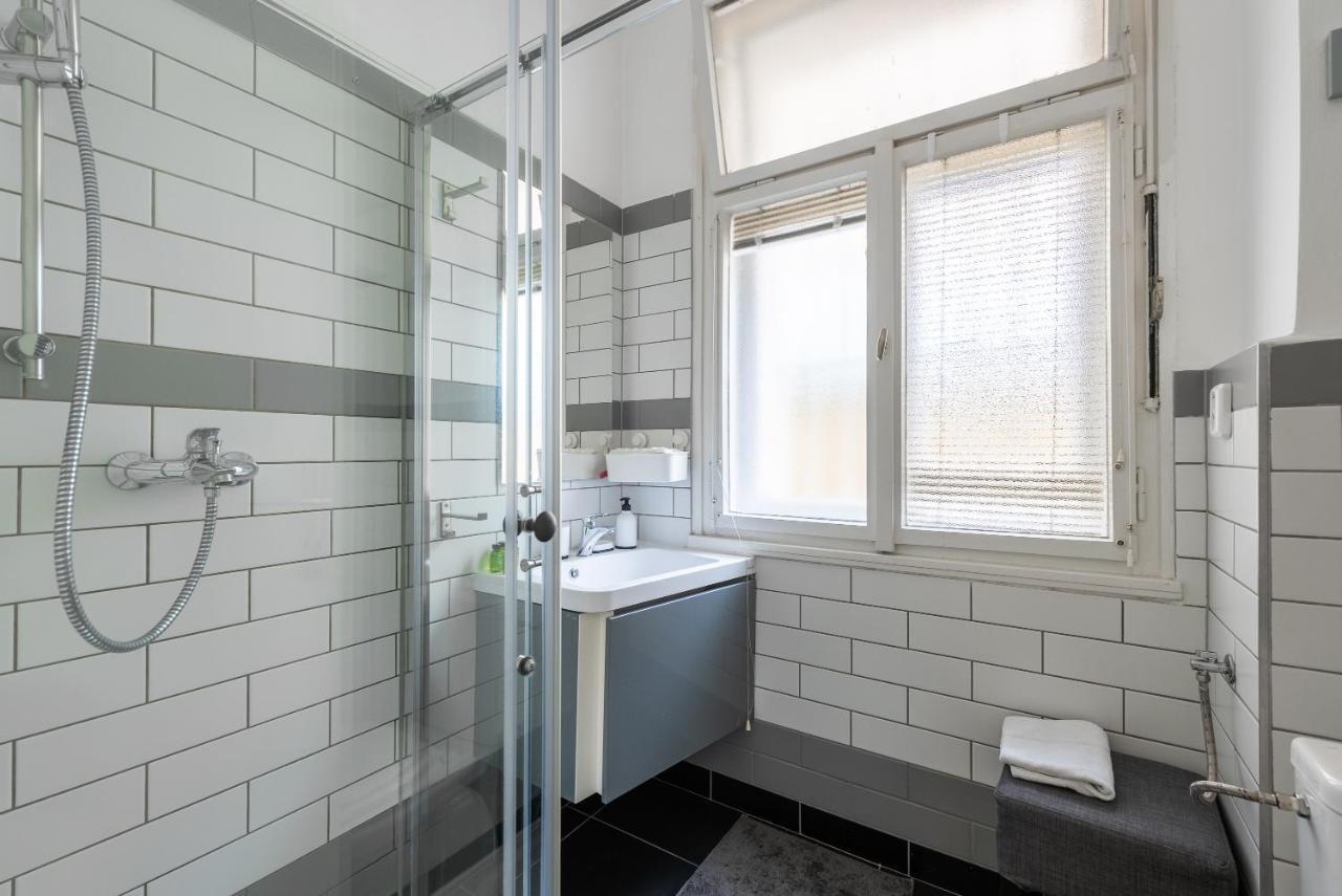 Lotus Apartment Praag Buitenkant foto