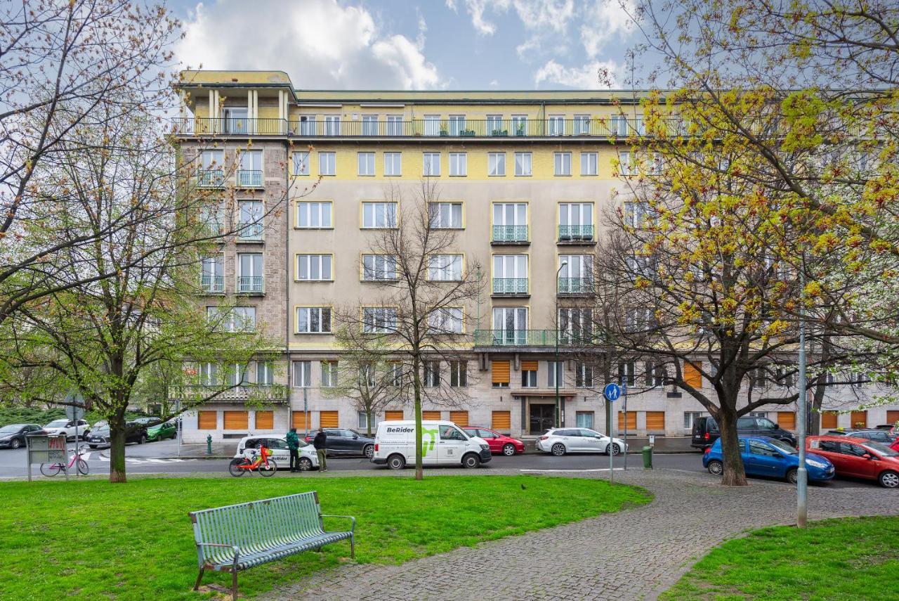 Lotus Apartment Praag Buitenkant foto