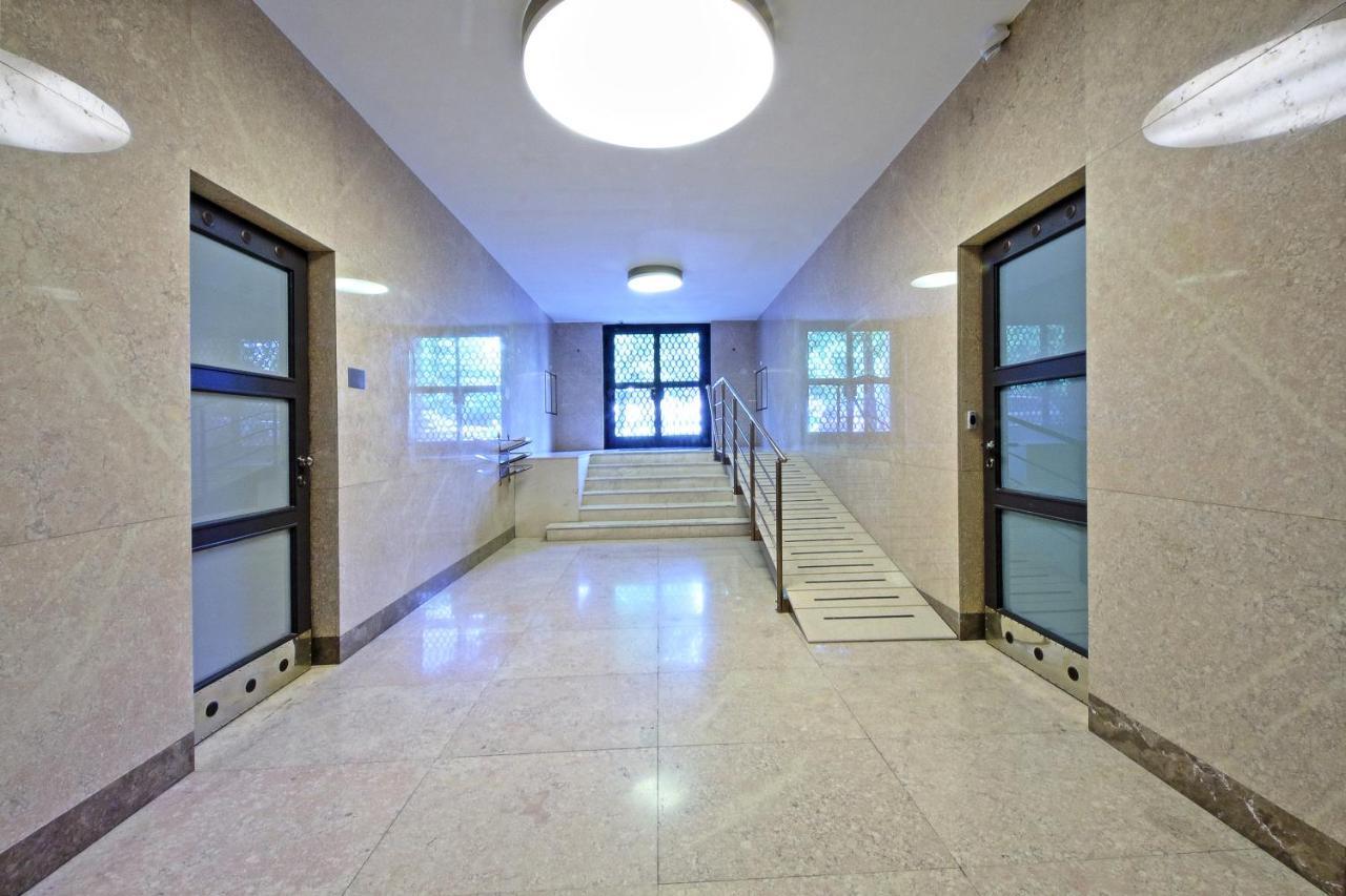 Lotus Apartment Praag Buitenkant foto