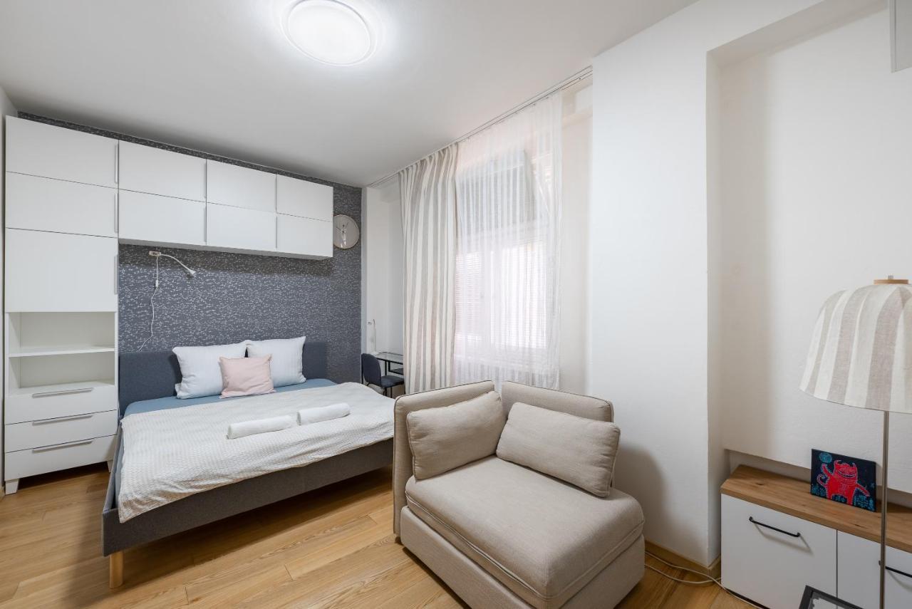 Lotus Apartment Praag Buitenkant foto
