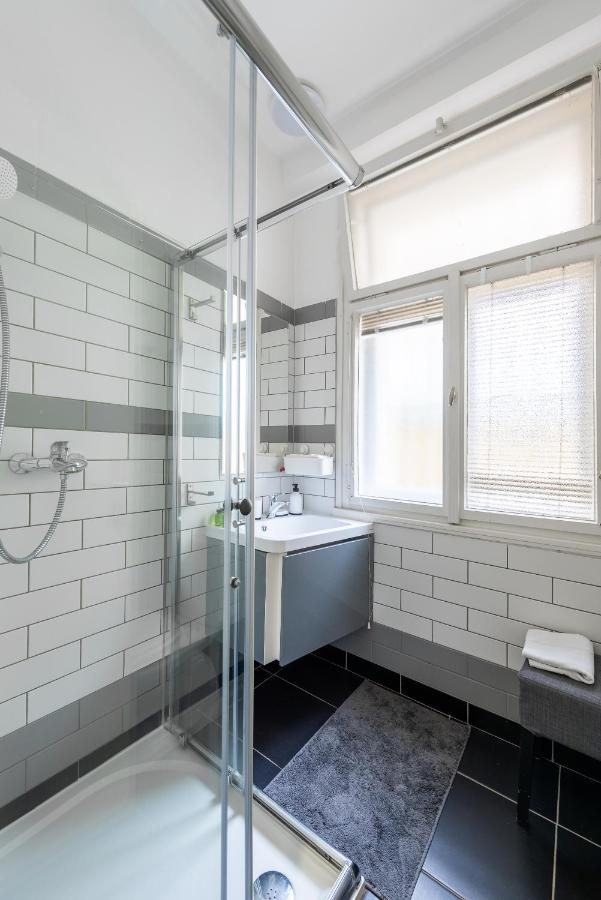 Lotus Apartment Praag Buitenkant foto
