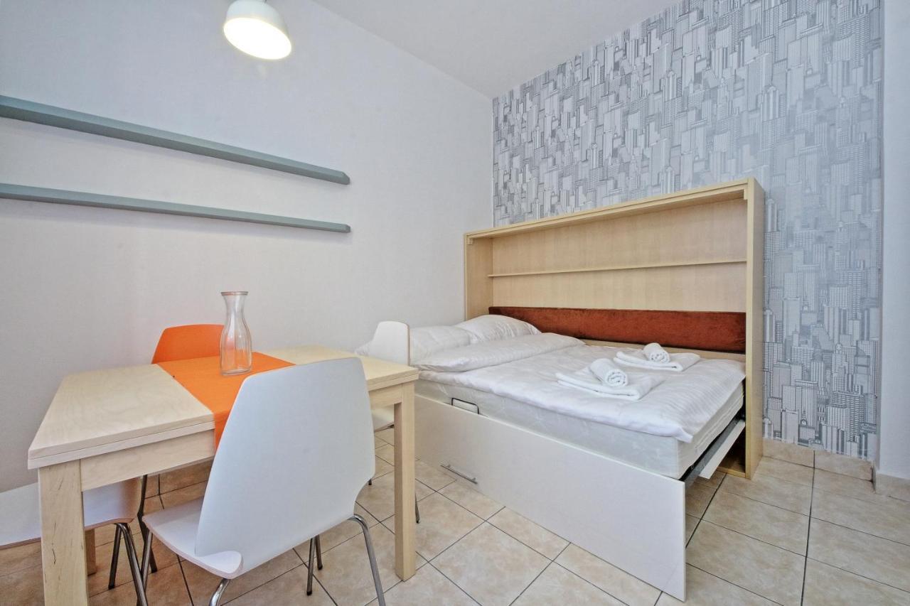 Lotus Apartment Praag Buitenkant foto